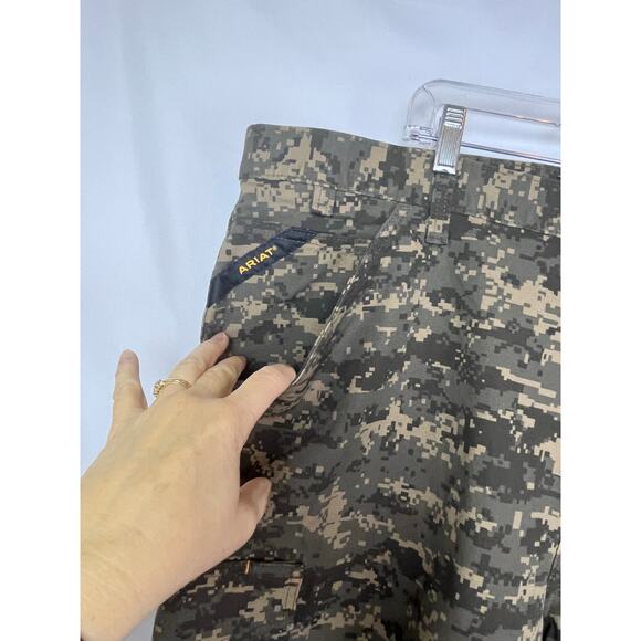 NWOT Ariat Men's Size 42 Camo Rebar M4 Relaxed Fit Straight Cargo Denim Shorts - Picture 6 of 12